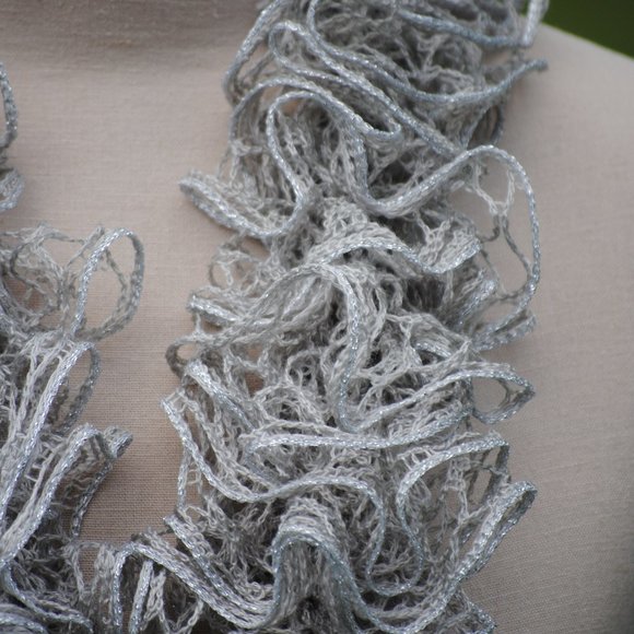 Crochet Gray with Silver Lining Ruffle Scarf/New - Picture 3 of 3